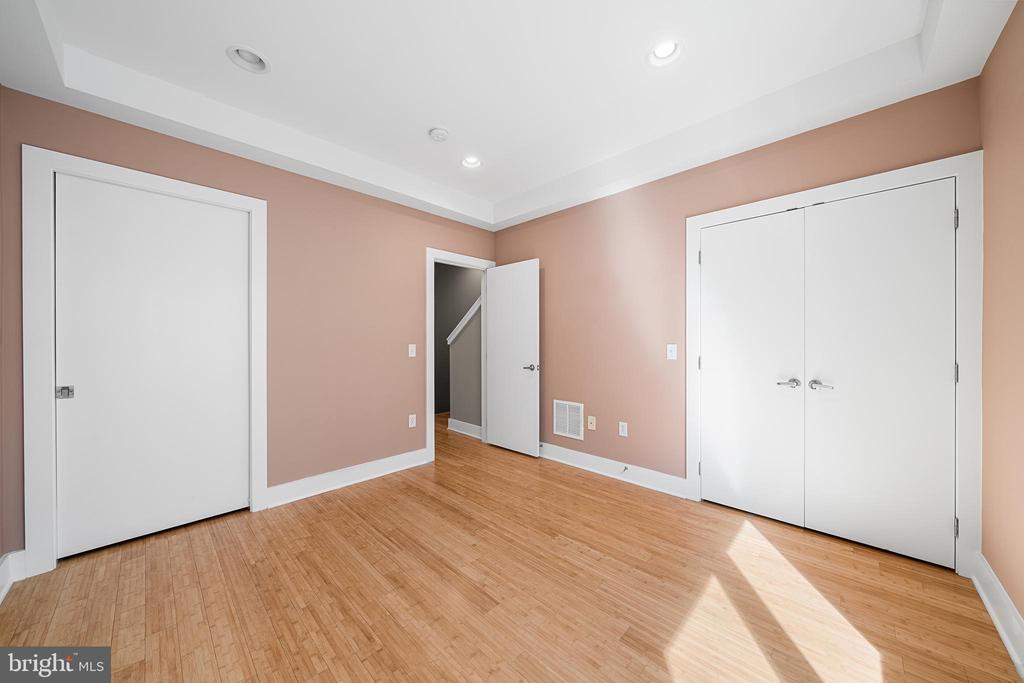 1241 CREASE STREET Unit: 2