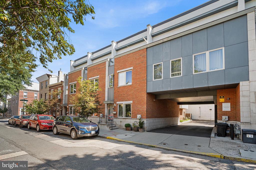 1241 CREASE STREET Unit: 2