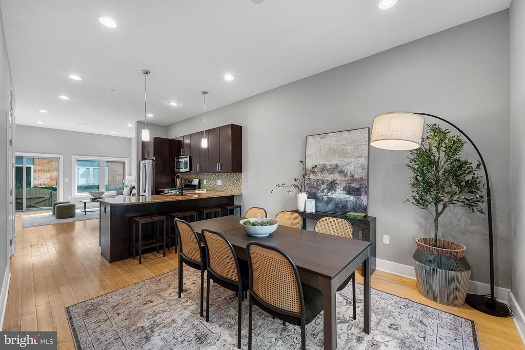 1241 CREASE STREET Unit: 2