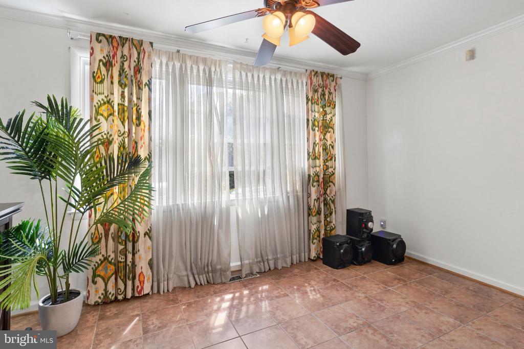 3711 MIMI CIRCLE CIRCLE