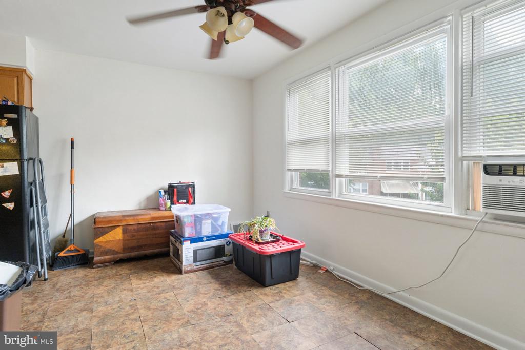 3711 MIMI CIRCLE CIRCLE