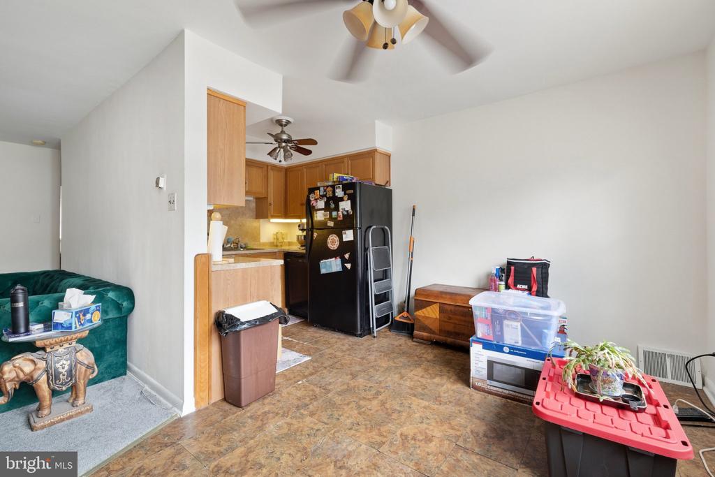 3711 MIMI CIRCLE CIRCLE