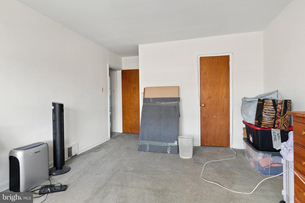 3711 MIMI CIRCLE CIRCLE