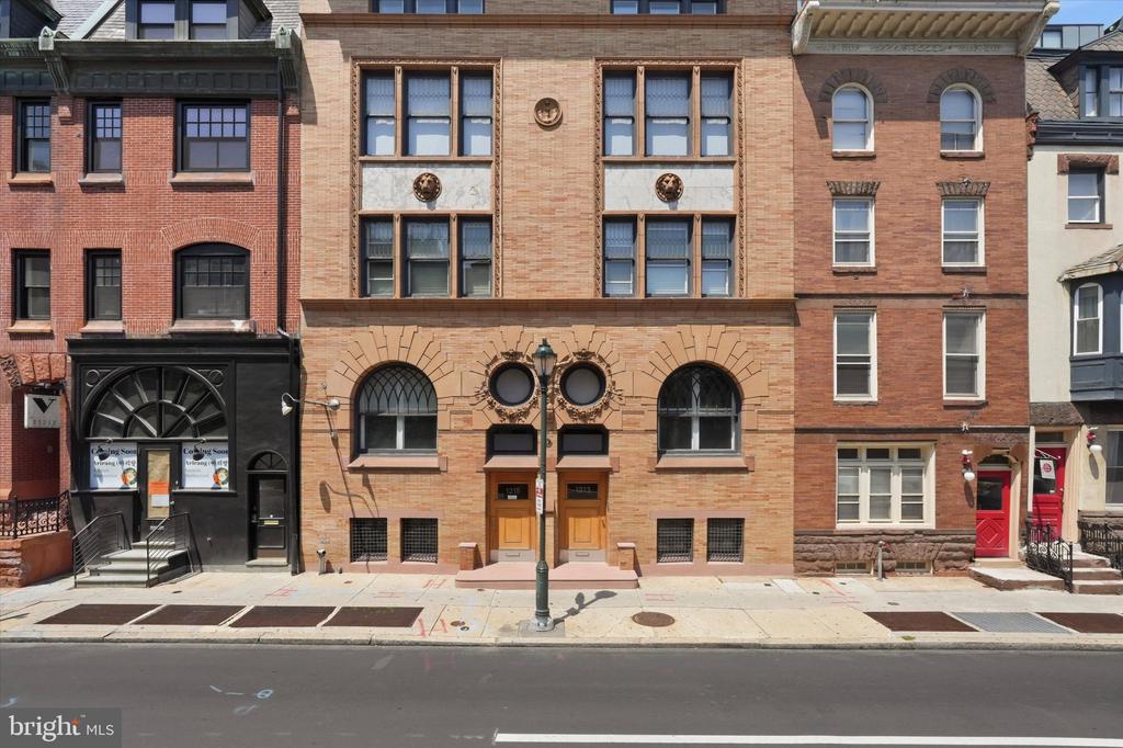1213-15 LOCUST STREET Unit: 3