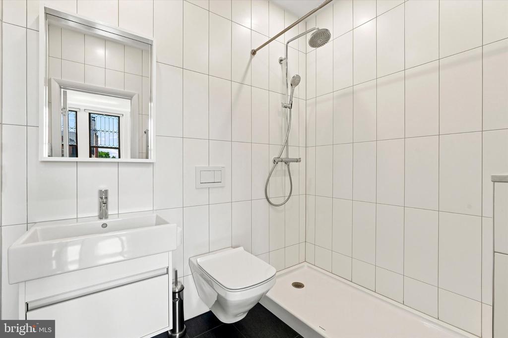 1213-15 LOCUST STREET Unit: 3