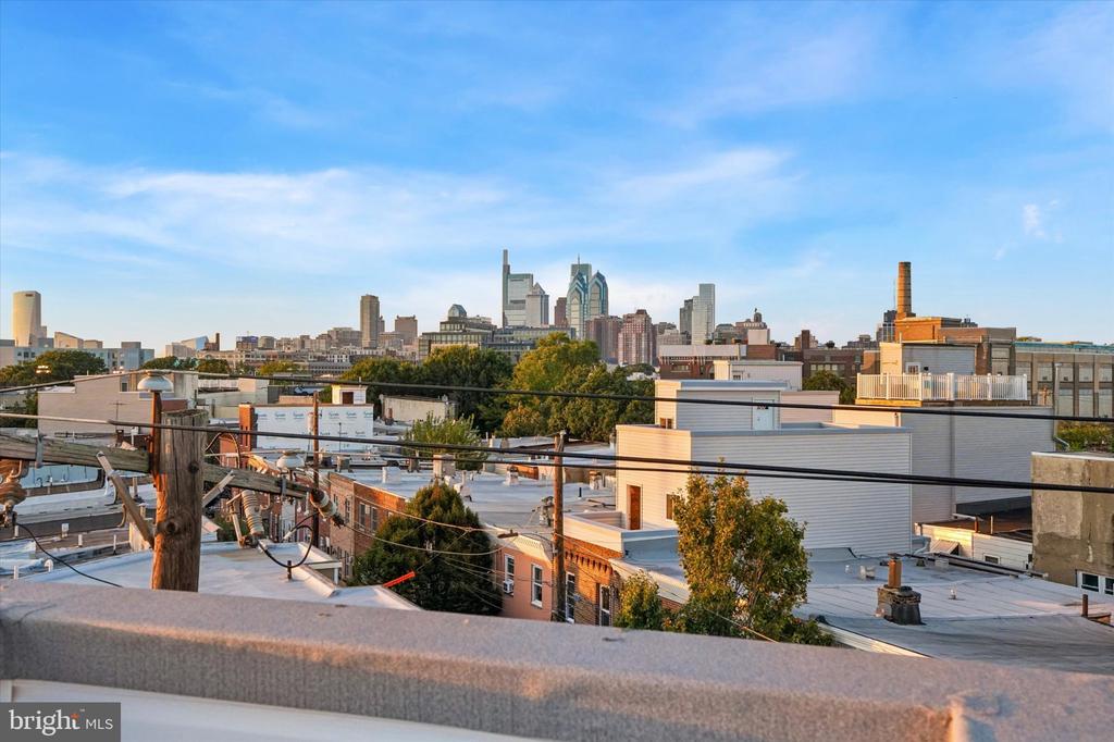 1122 DICKINSON STREET