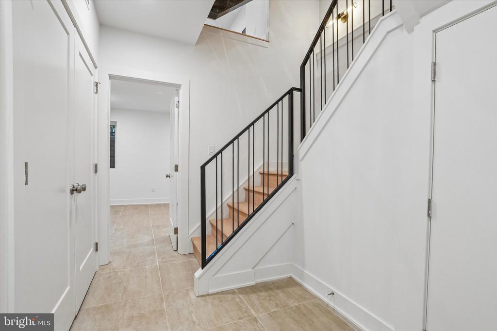 1122 DICKINSON STREET