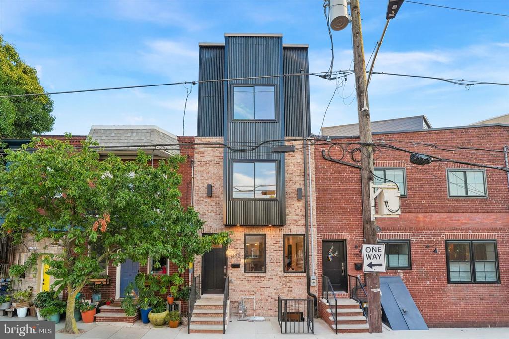 1122 DICKINSON STREET
