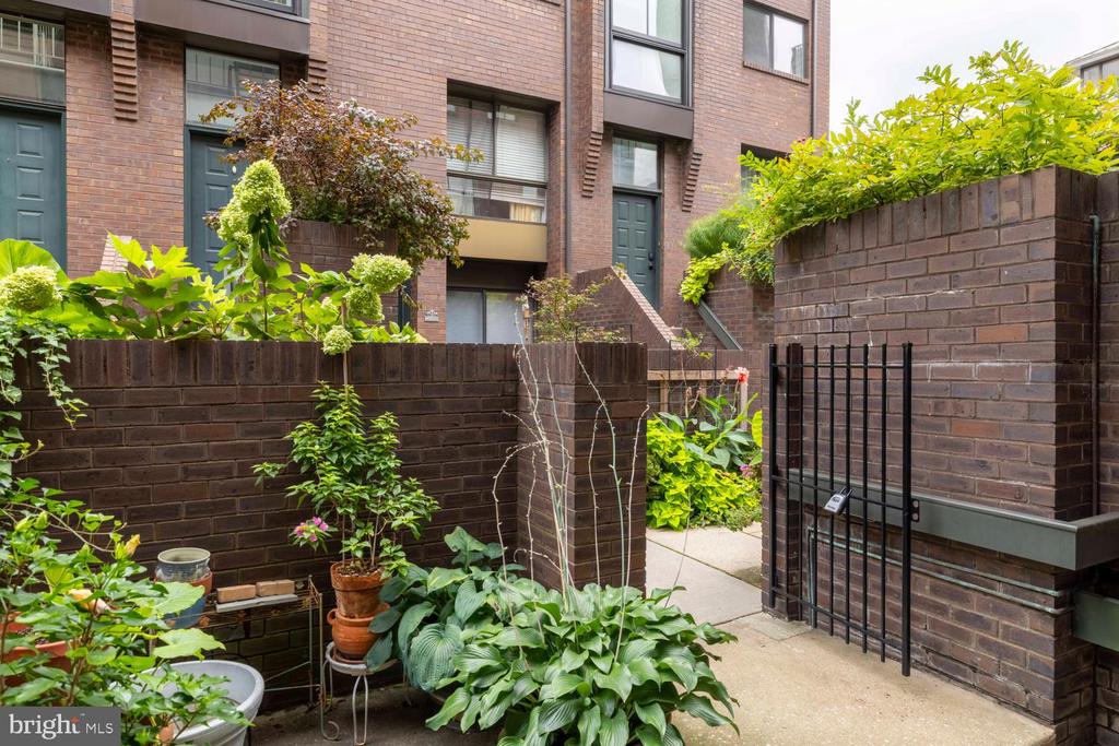 100 N 22ND STREET Unit: 102