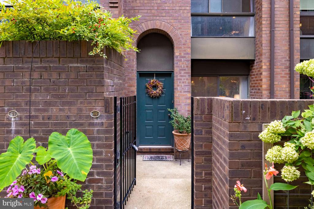 100 N 22ND STREET Unit: 102