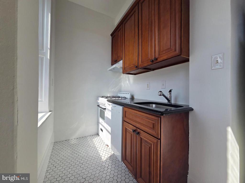 348 GREEN LANE Unit: 2F