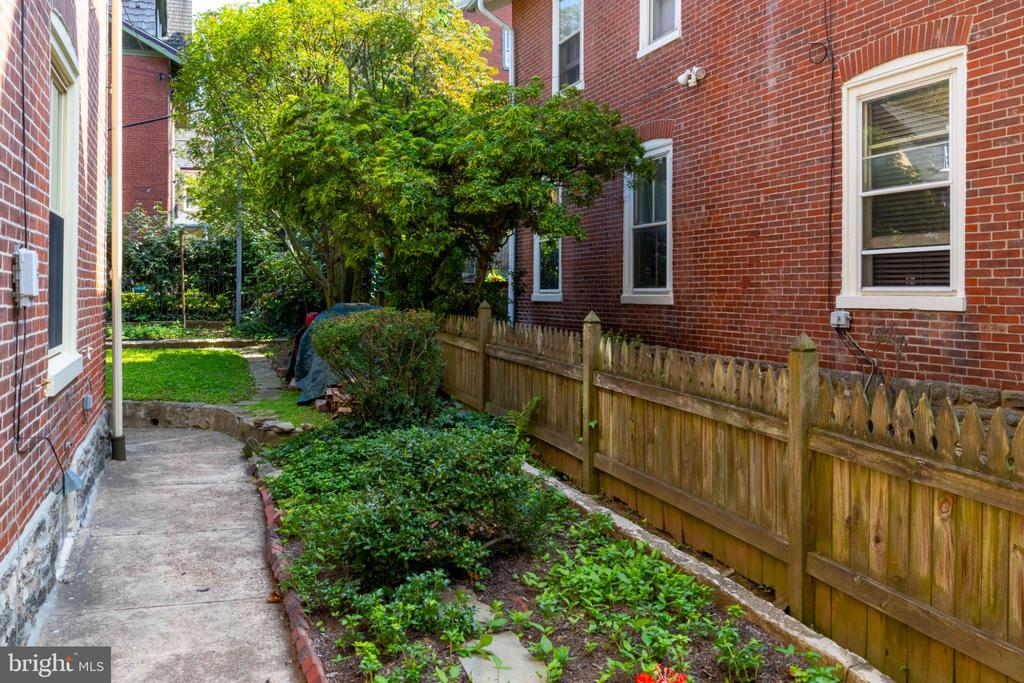 418 W PRICE STREET