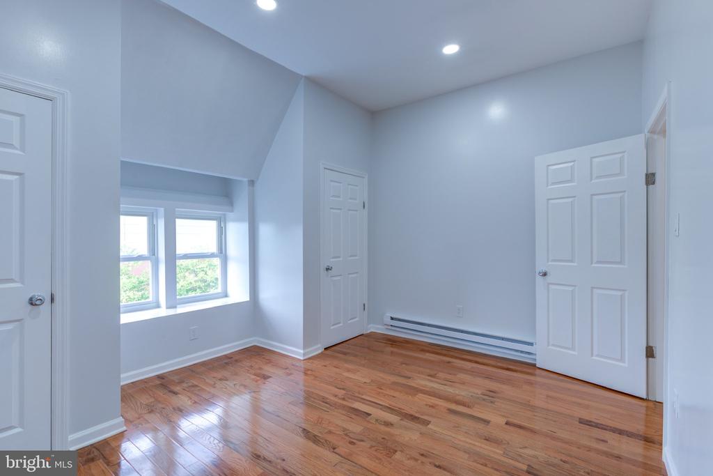 4924 CHESTNUT STREET Unit: 3