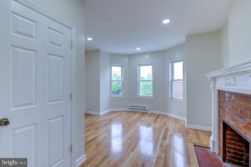 4924 CHESTNUT STREET Unit: 3