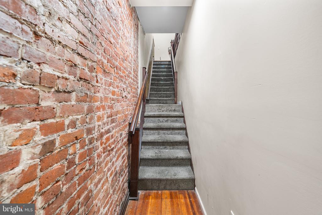 1221 W ALLEGHENY AVENUE