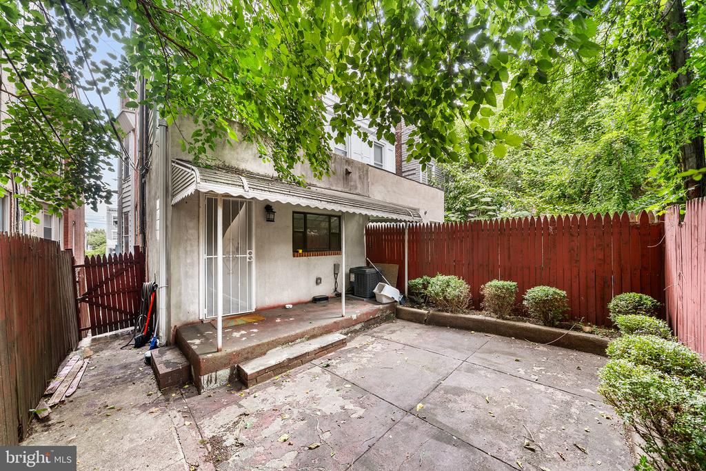 1221 W ALLEGHENY AVENUE