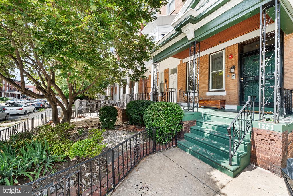1221 W ALLEGHENY AVENUE