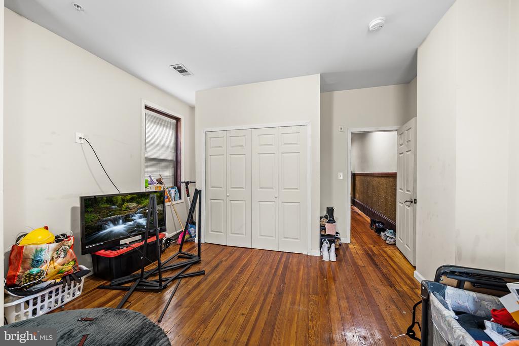 1221 W ALLEGHENY AVENUE
