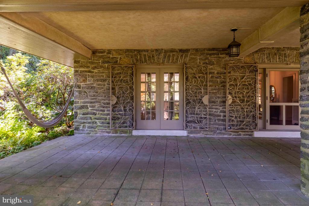 435 W ALLENS LANE