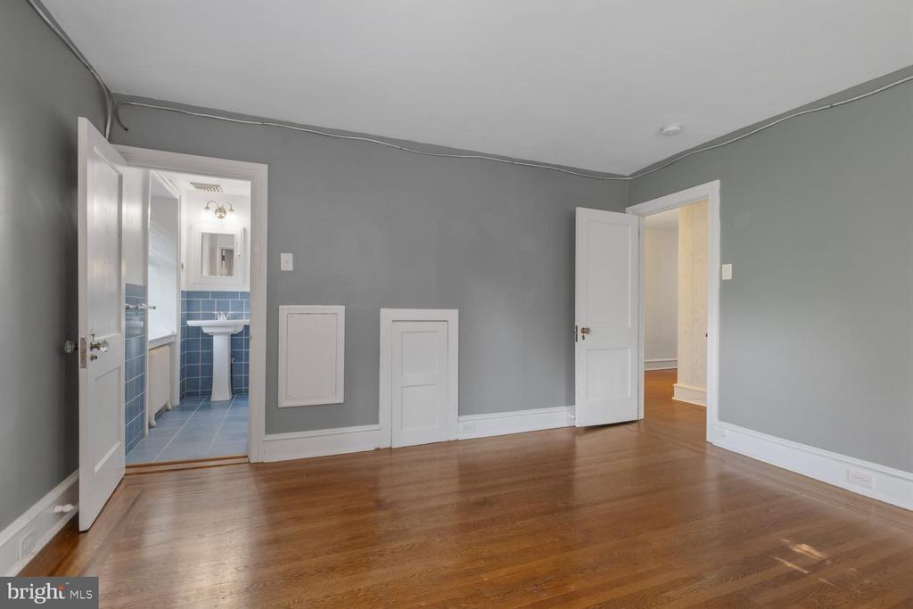 435 W ALLENS LANE