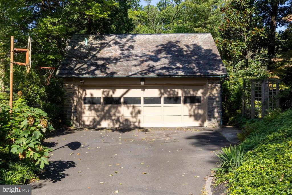 435 W ALLENS LANE
