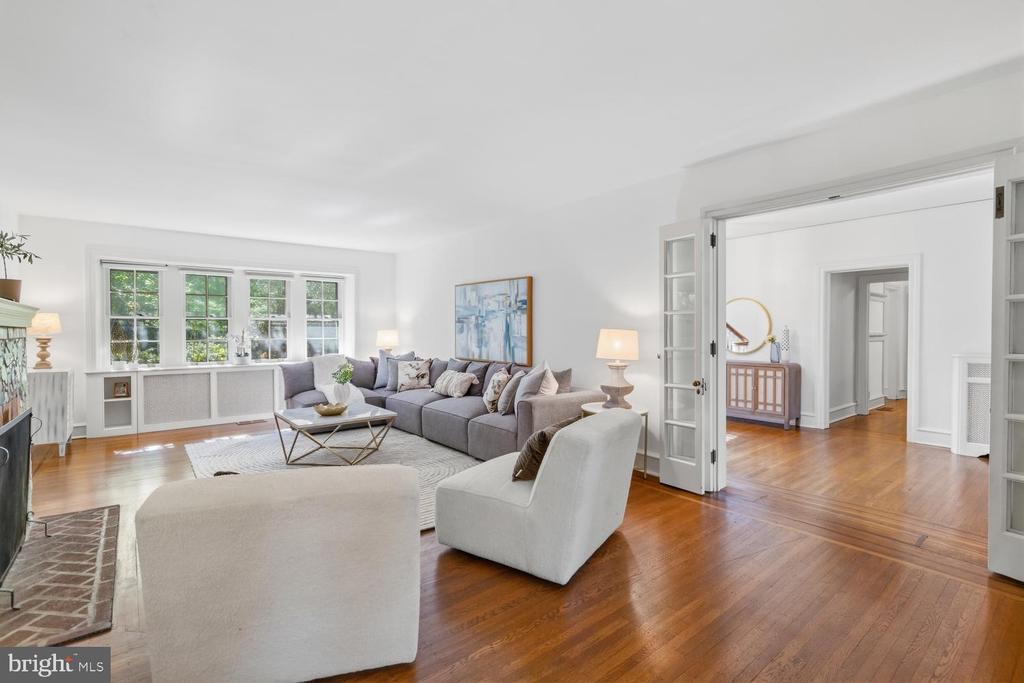 435 W ALLENS LANE