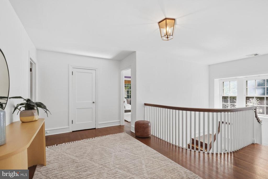 435 W ALLENS LANE