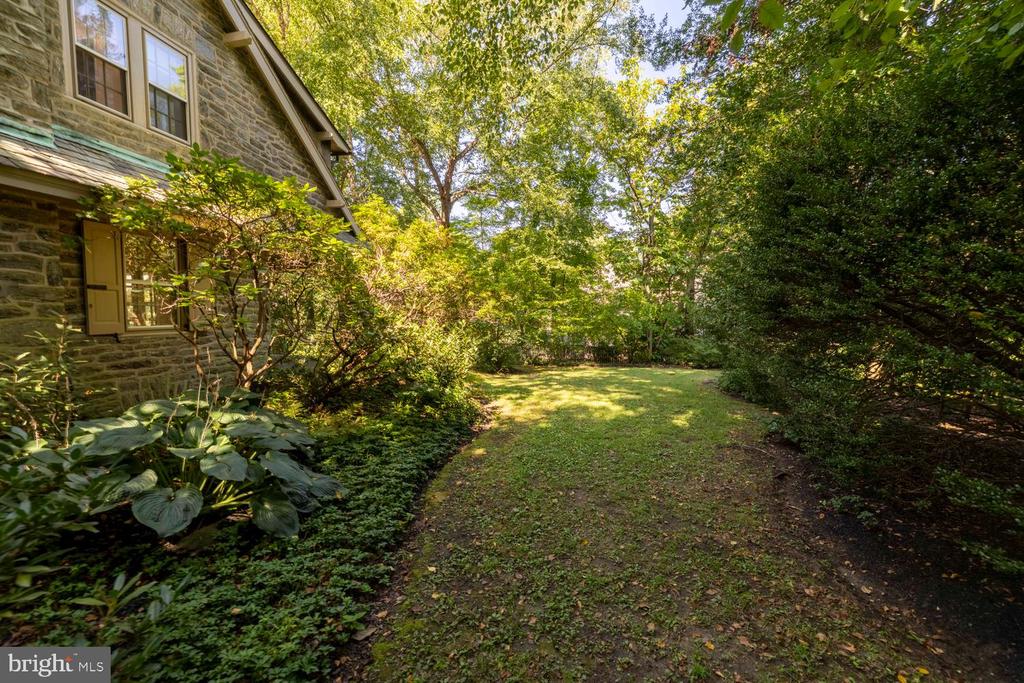 435 W ALLENS LANE