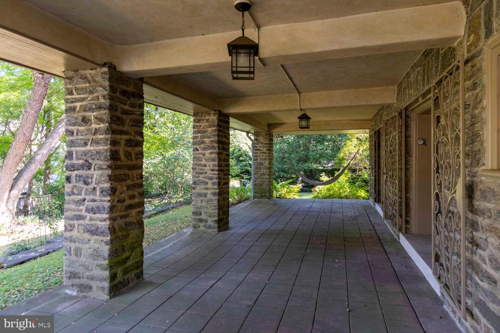 435 W ALLENS LANE