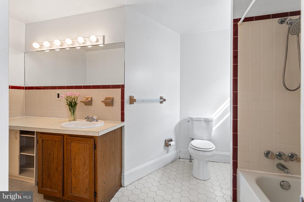 2826 POPLAR STREET Unit: 2R