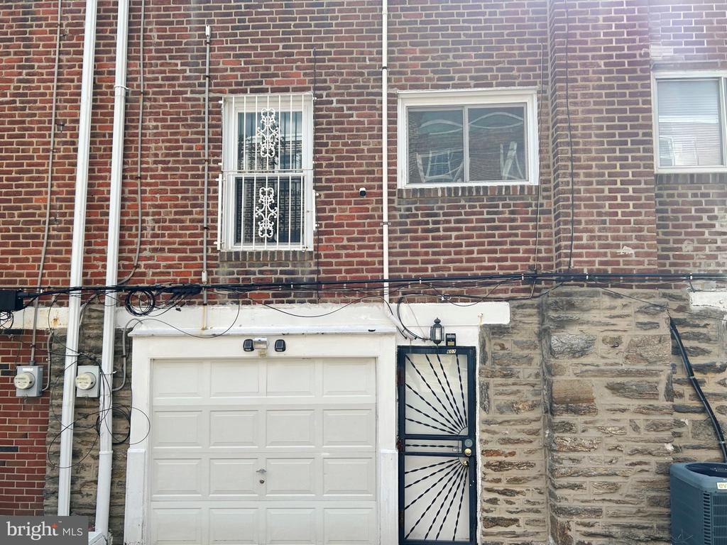 607 E SANGER STREET