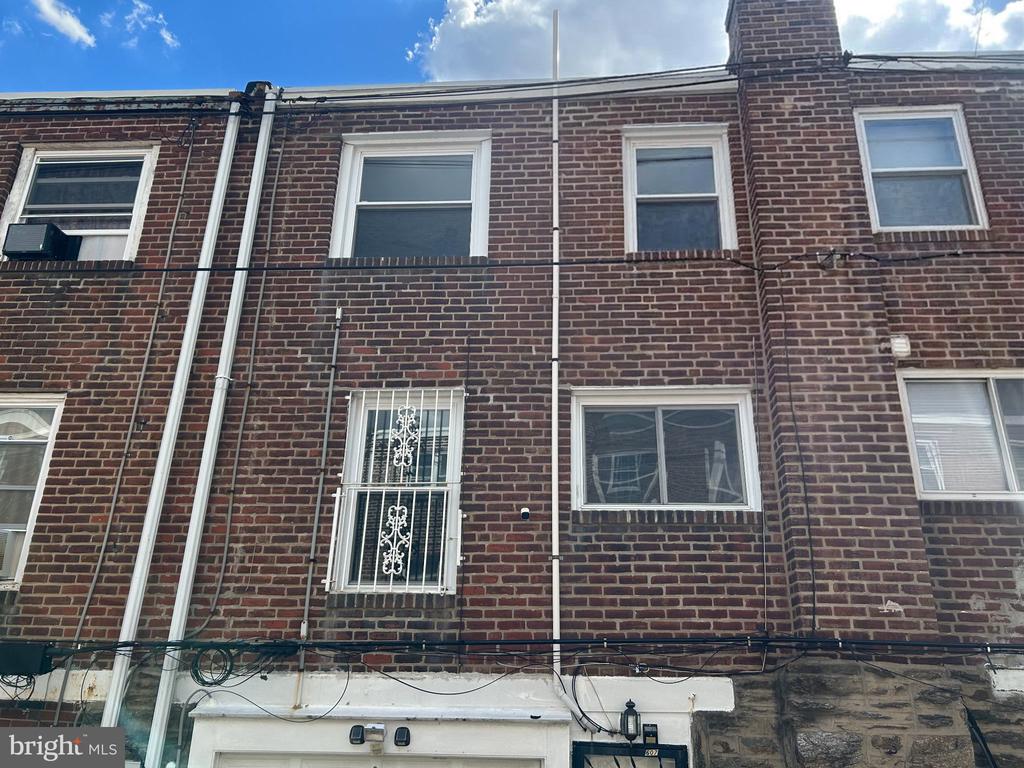 607 E SANGER STREET