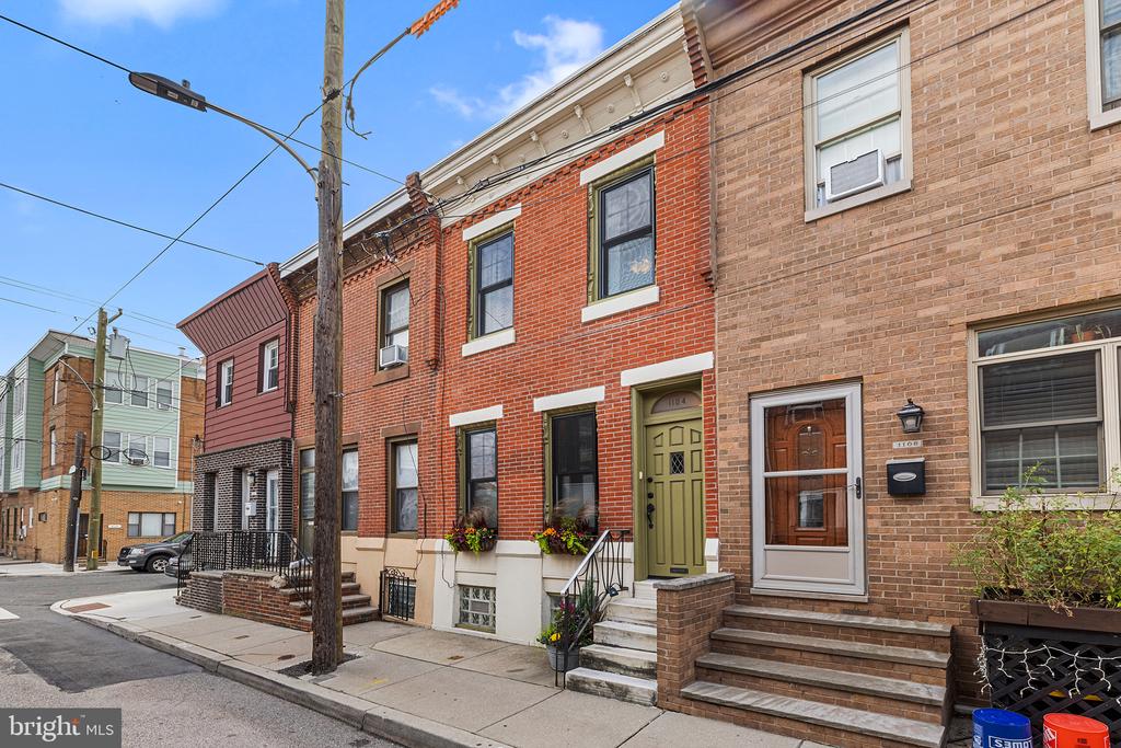 1104 CANTRELL STREET