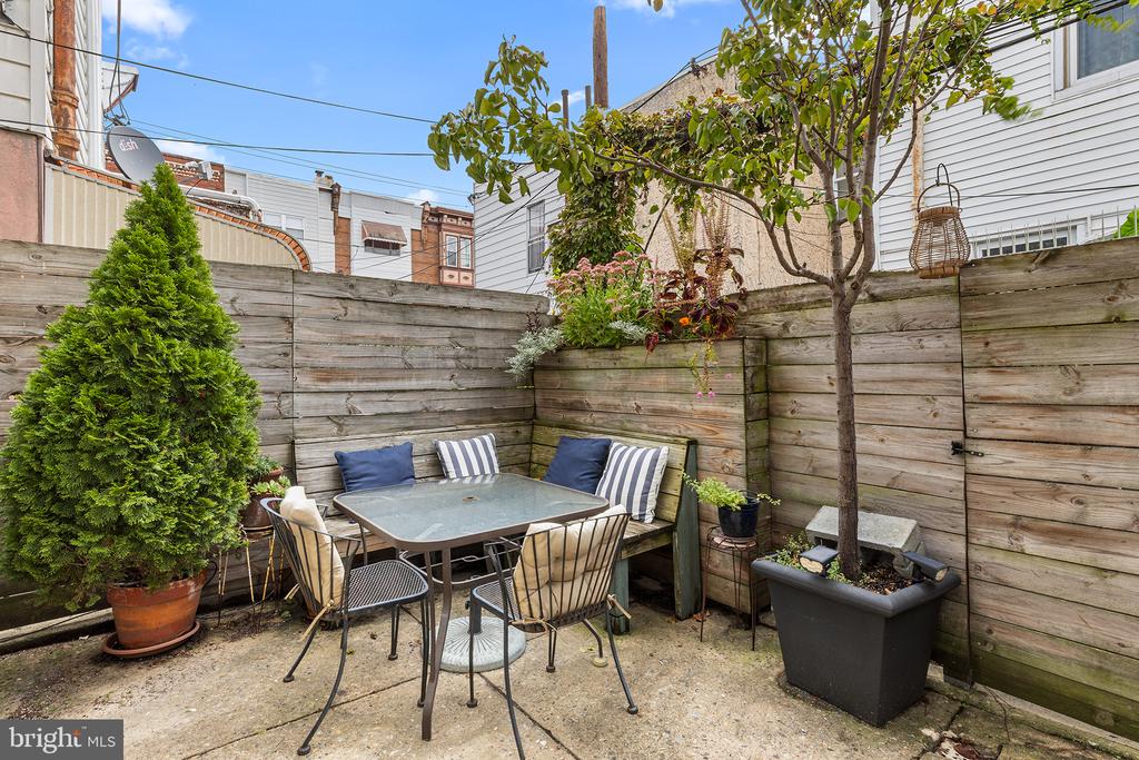 1104 CANTRELL STREET