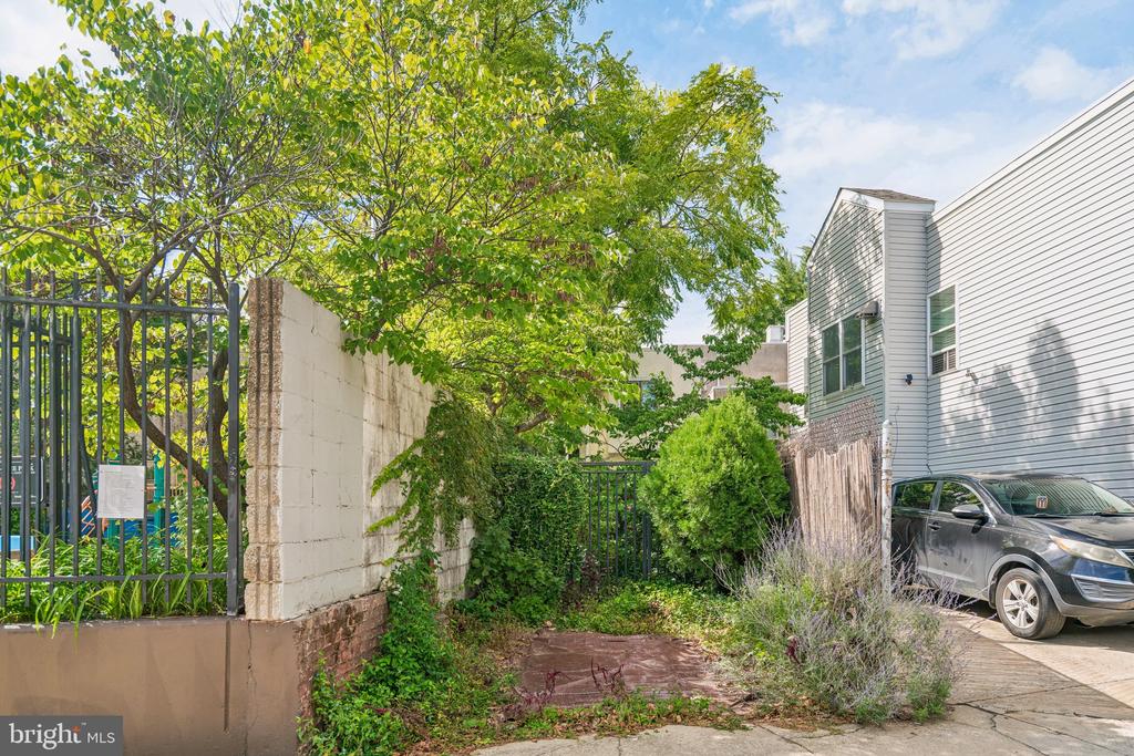 1323 N 4TH STREET