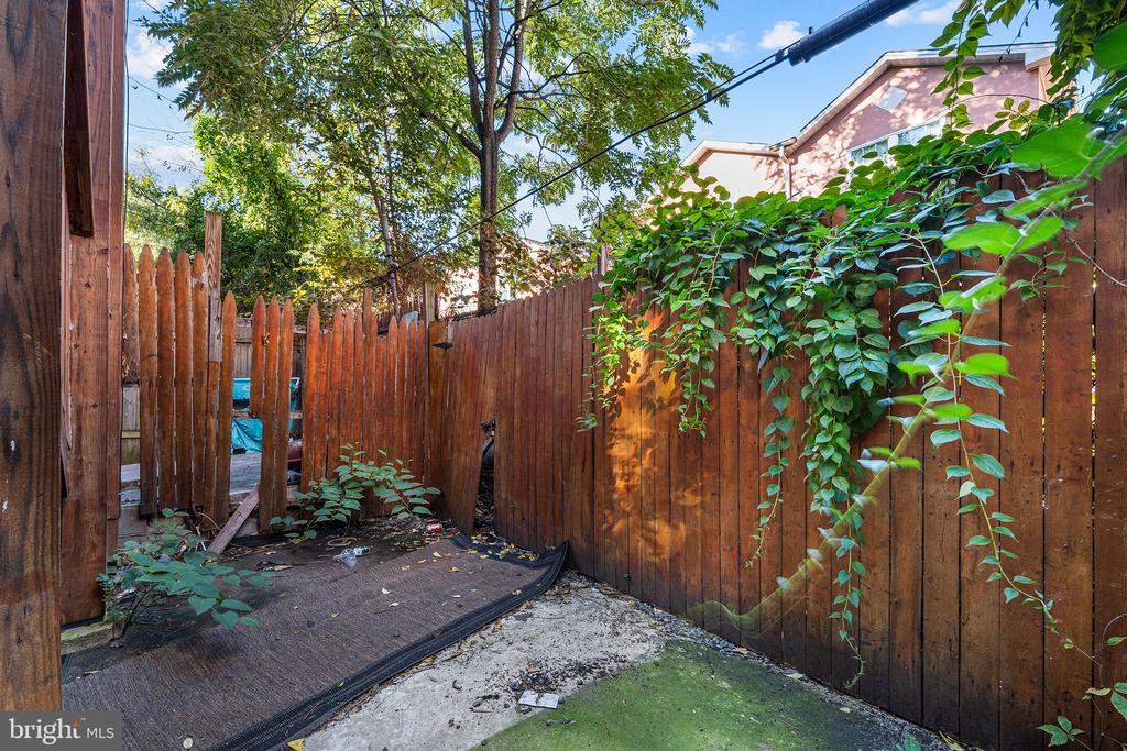2144 N 18TH STREET Unit: 1