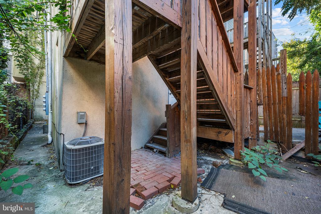 2144 N 18TH STREET Unit: 1