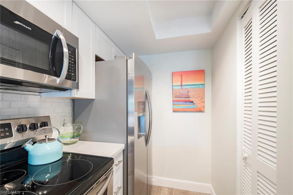 600 Neapolitan WAY # 208