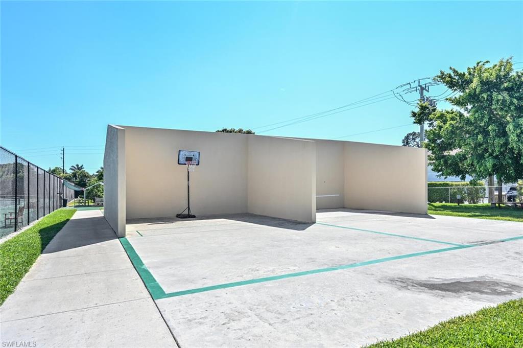 600 Neapolitan WAY # 205