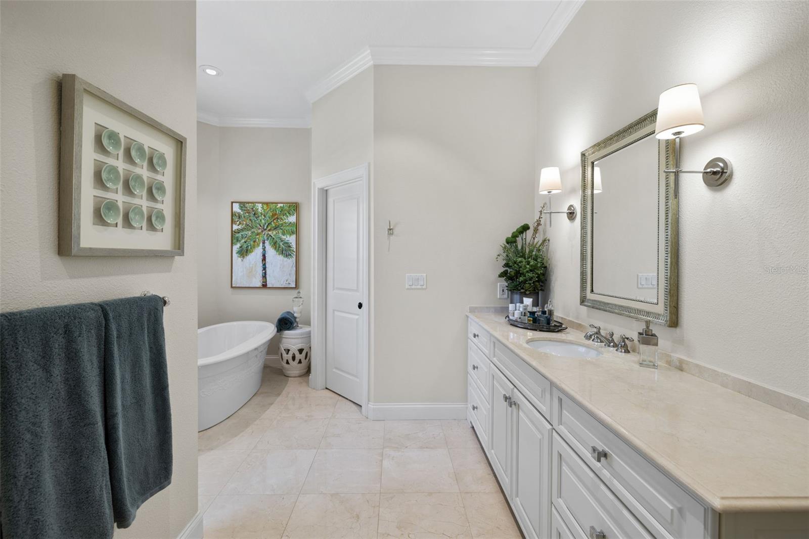2546 TOM MORRIS DR