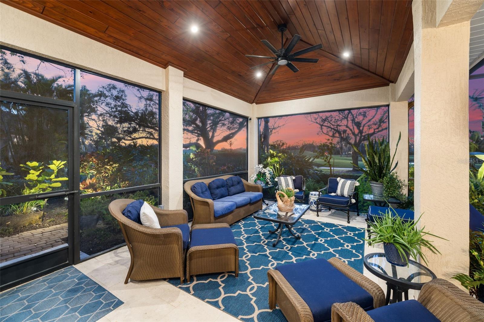 2546 TOM MORRIS DR