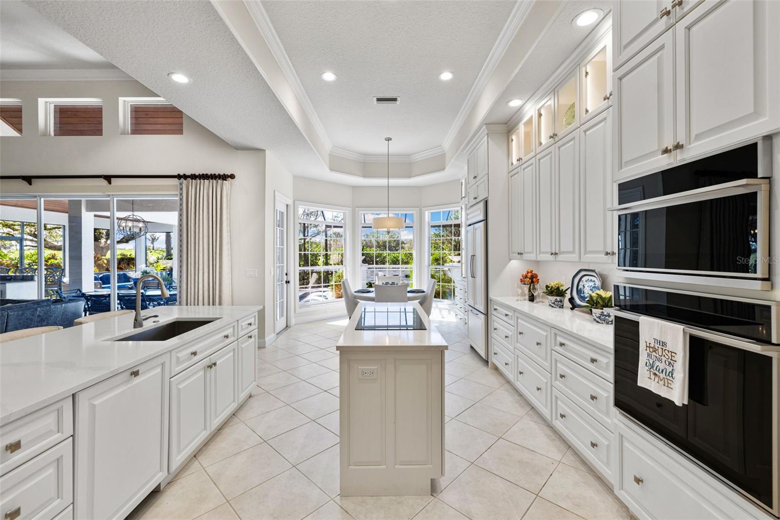 2546 TOM MORRIS DR