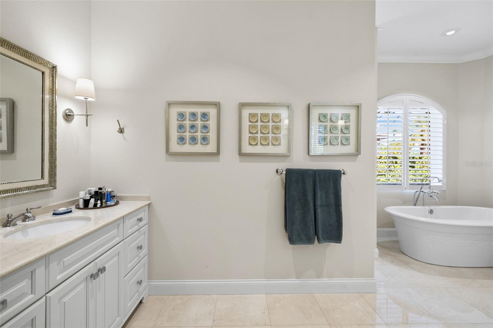 2546 TOM MORRIS DR