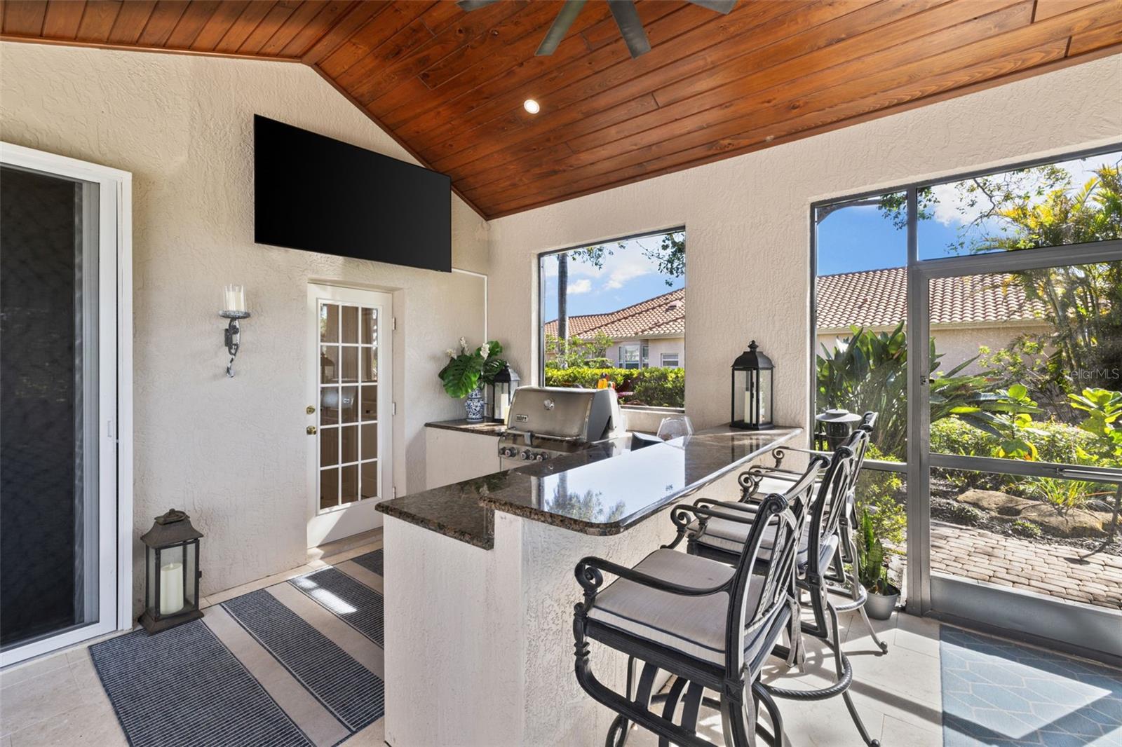 2546 TOM MORRIS DR