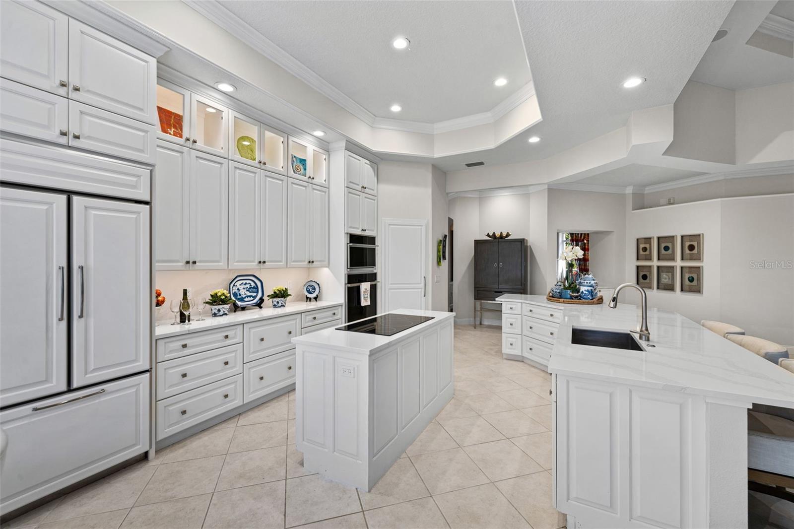 2546 TOM MORRIS DR