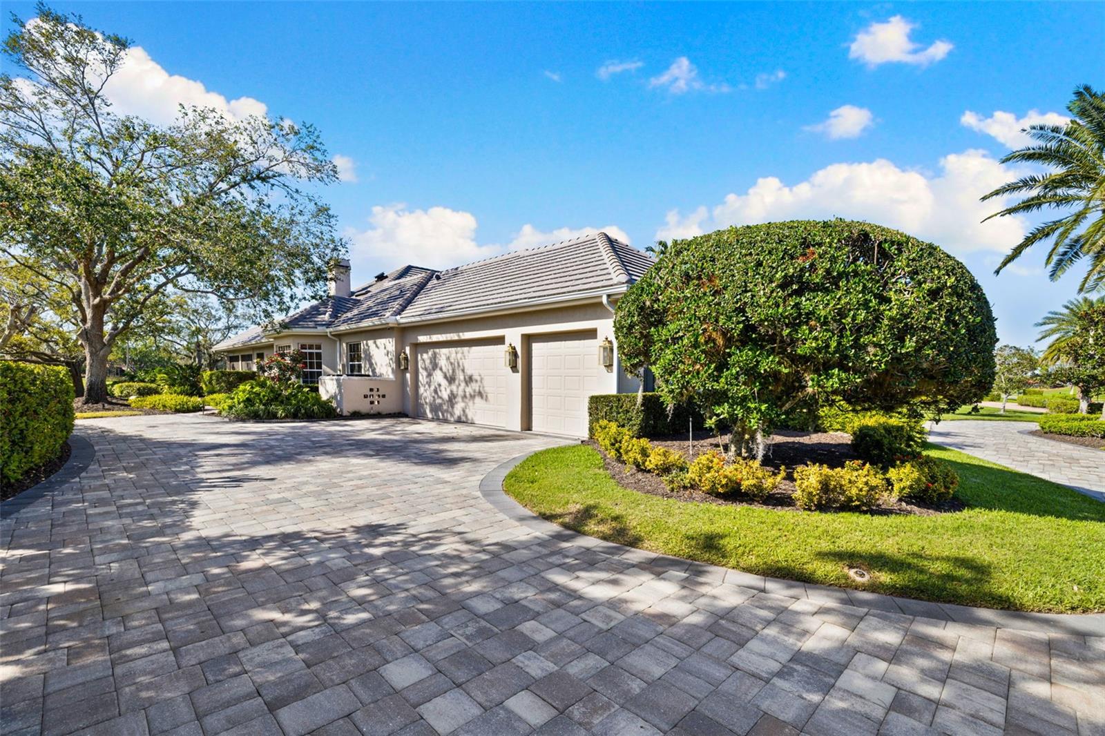 2546 TOM MORRIS DR