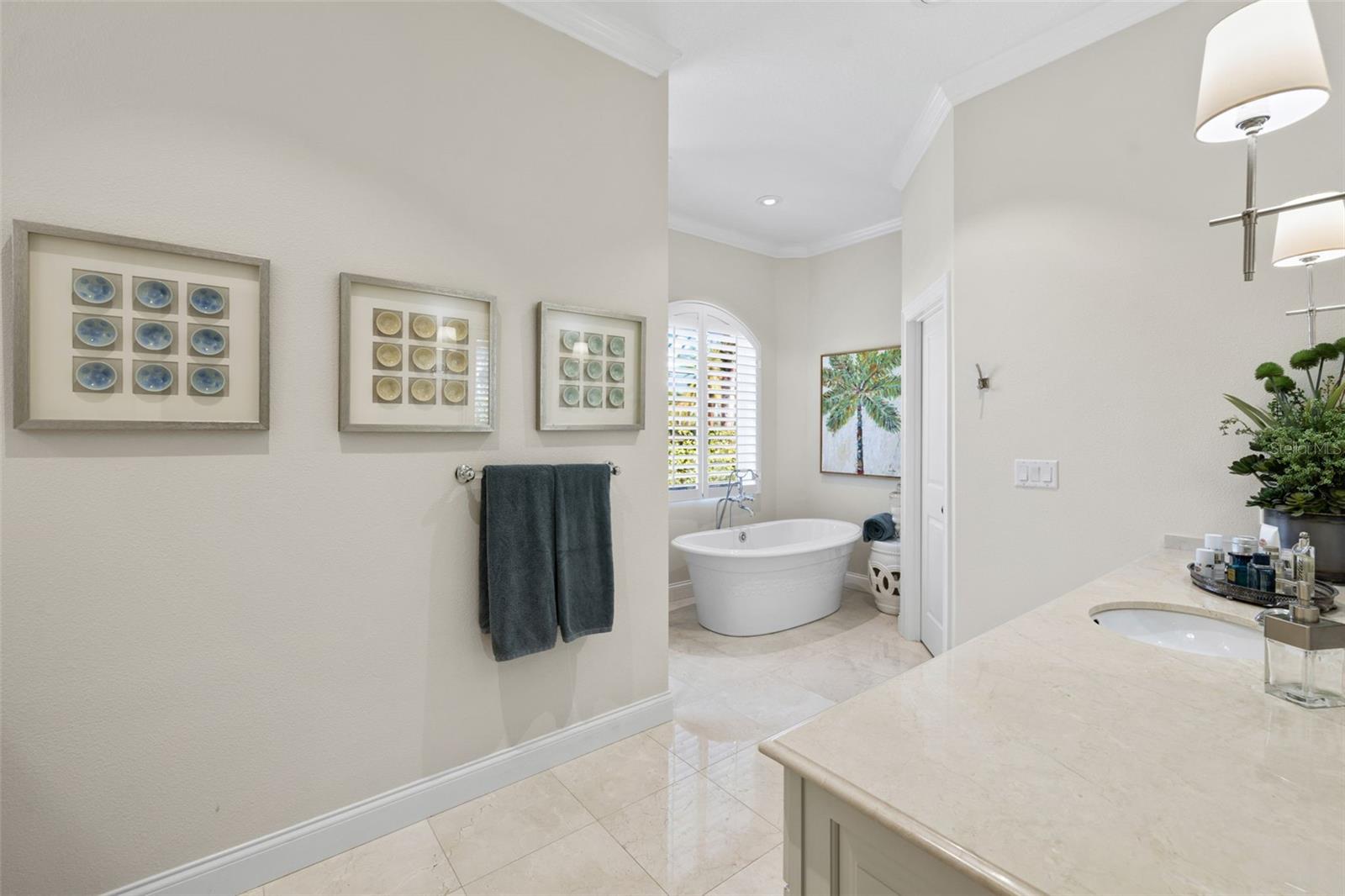 2546 TOM MORRIS DR