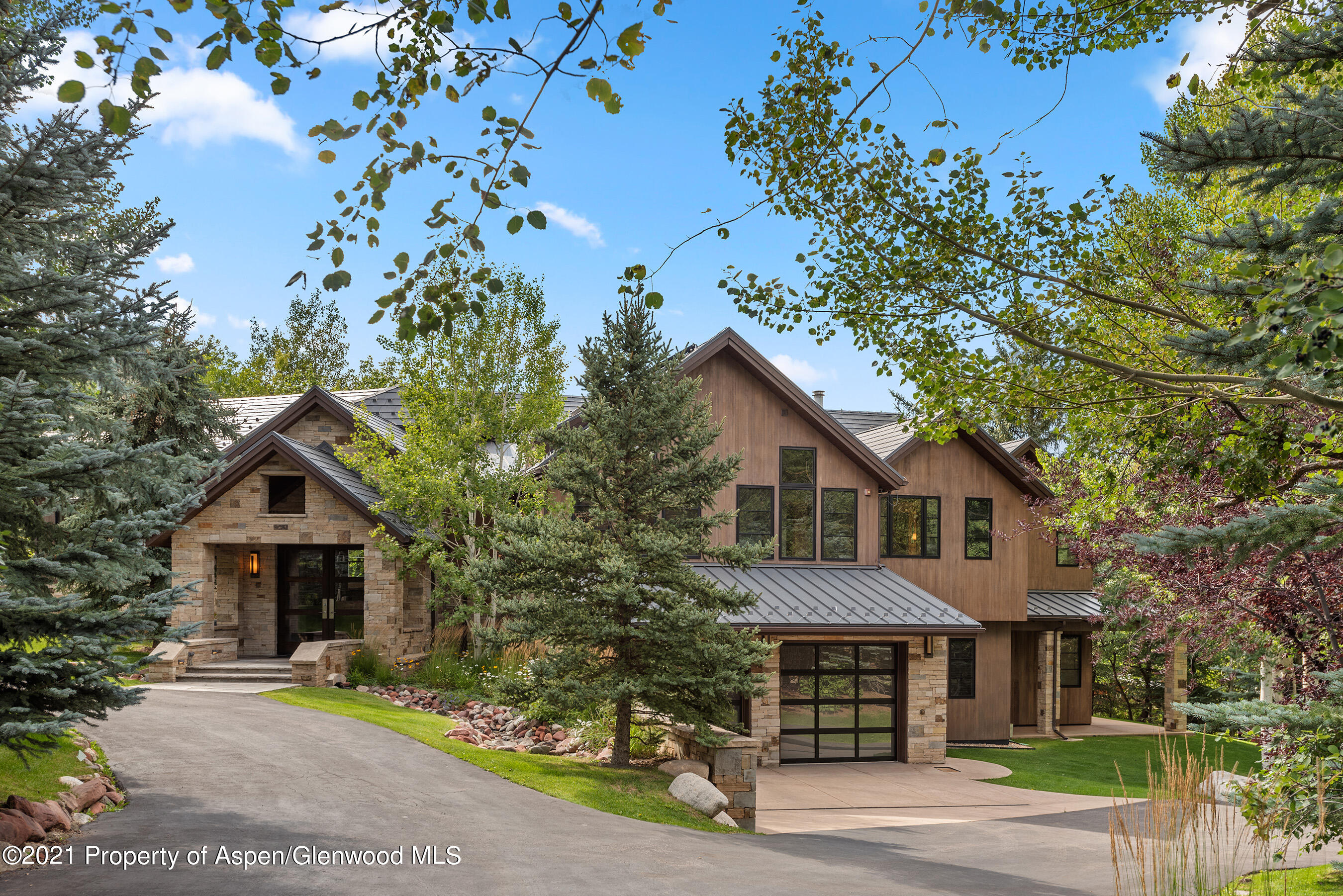 561 Meadowood Drive