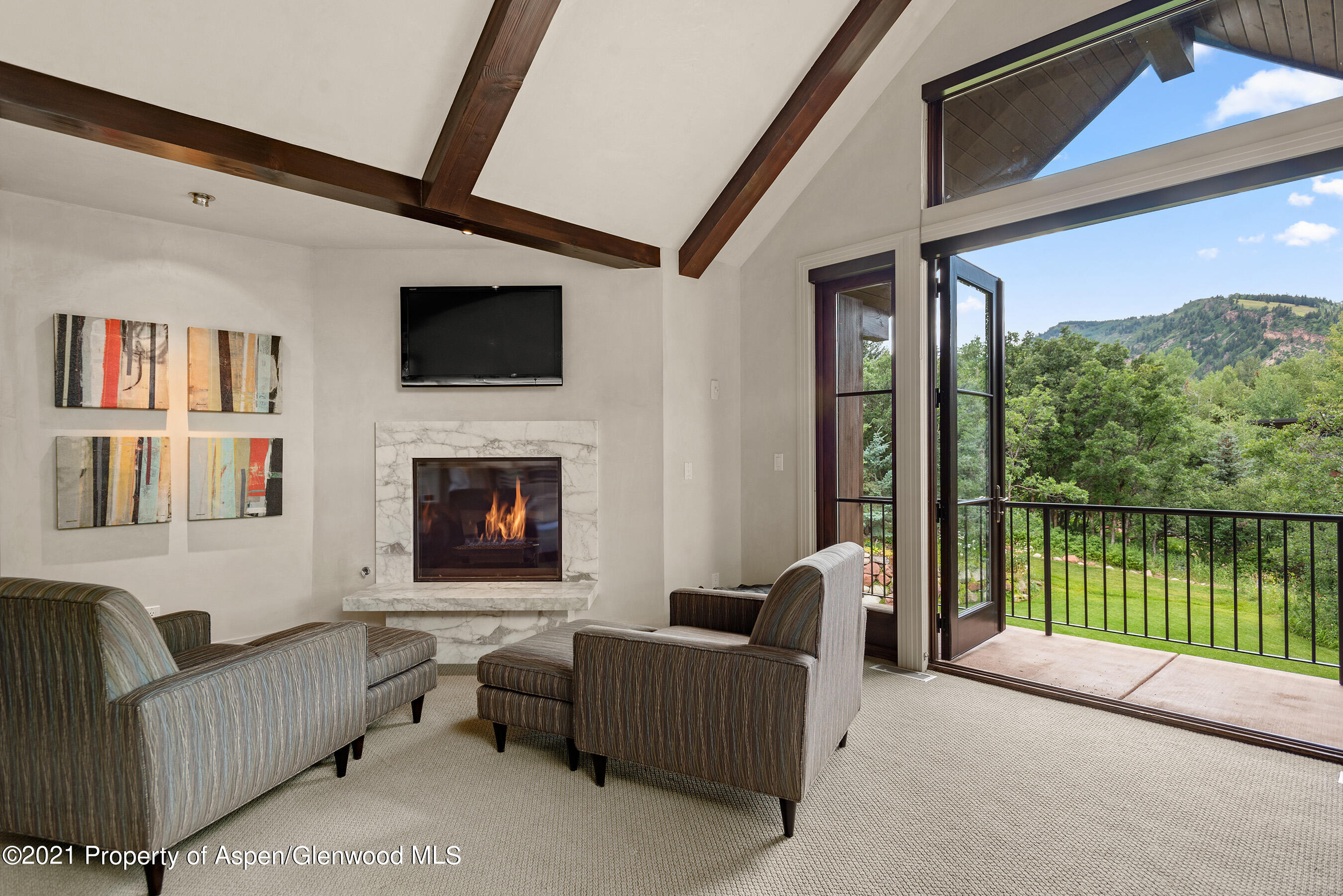 561 Meadowood Drive