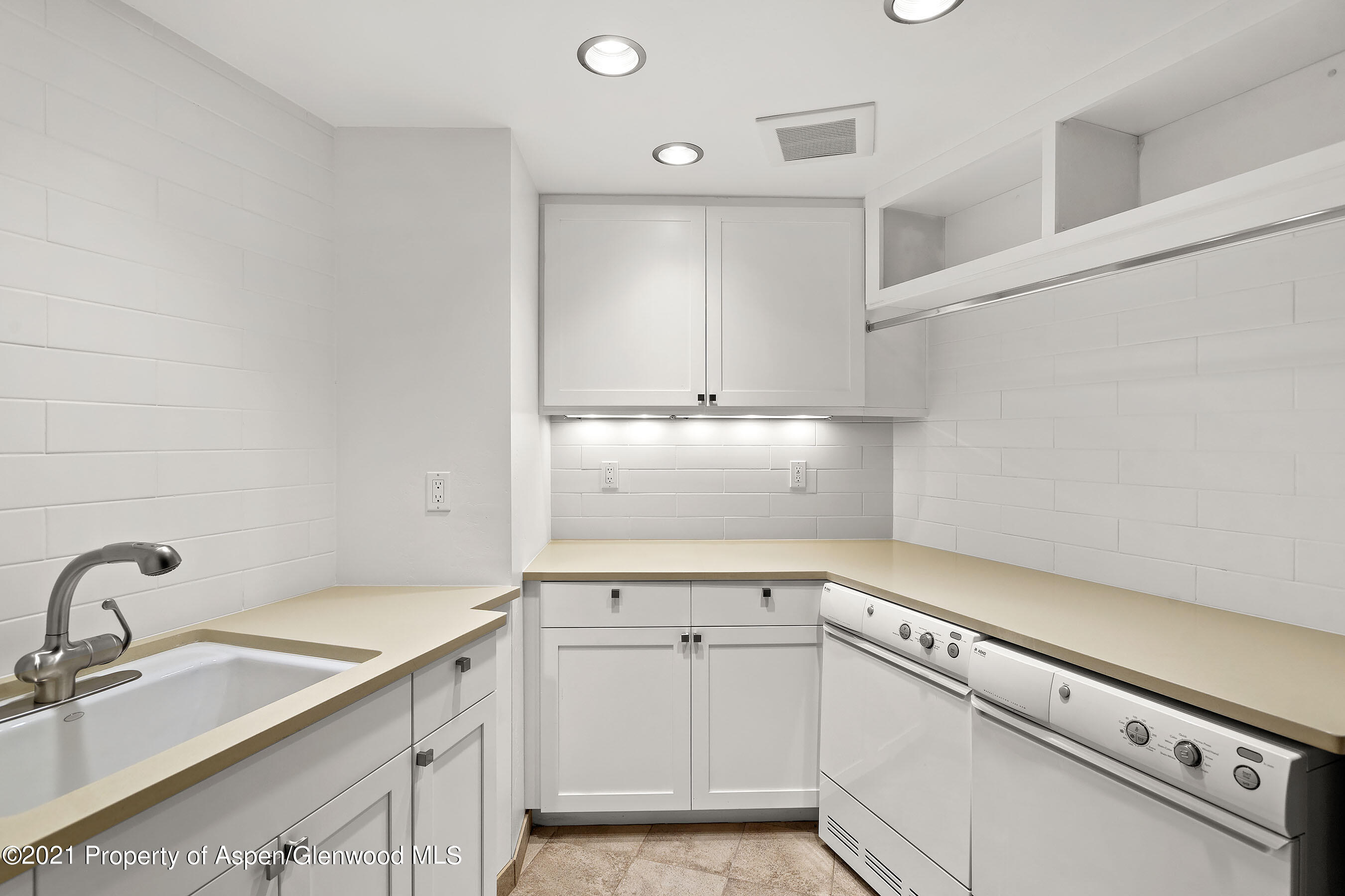 561 Meadowood Drive